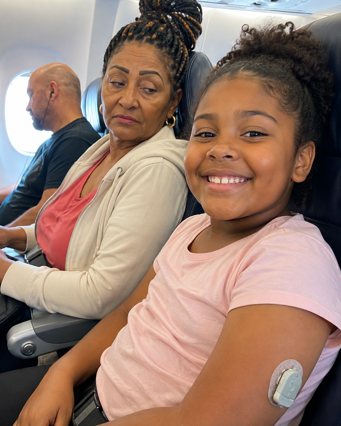 A Woman Embarrassed My Daughter for Her Weight on a Crowded Plane – Minutes Later, She Regretted Every Word