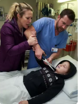 Everyone Thought The Little Girl Was Just Acting Out For Wearing A Winter Hoodie In Deadly Heat — Until The ER Doctor Cut It Open And Froze