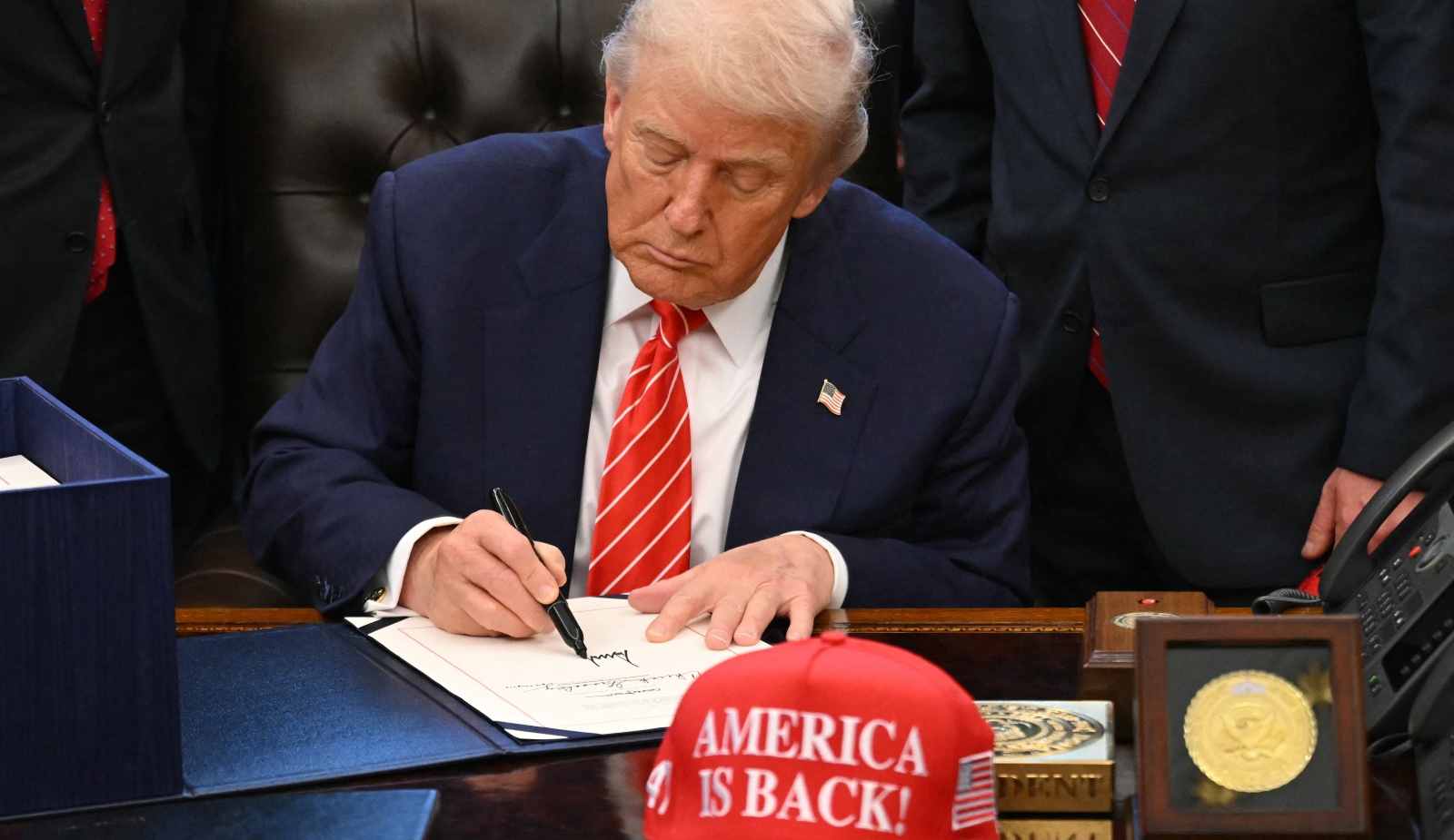 BREAKING 20 Minutes Ago - President Donald Trump ENDS It - Signs the Order Directing the U.S. Military To...