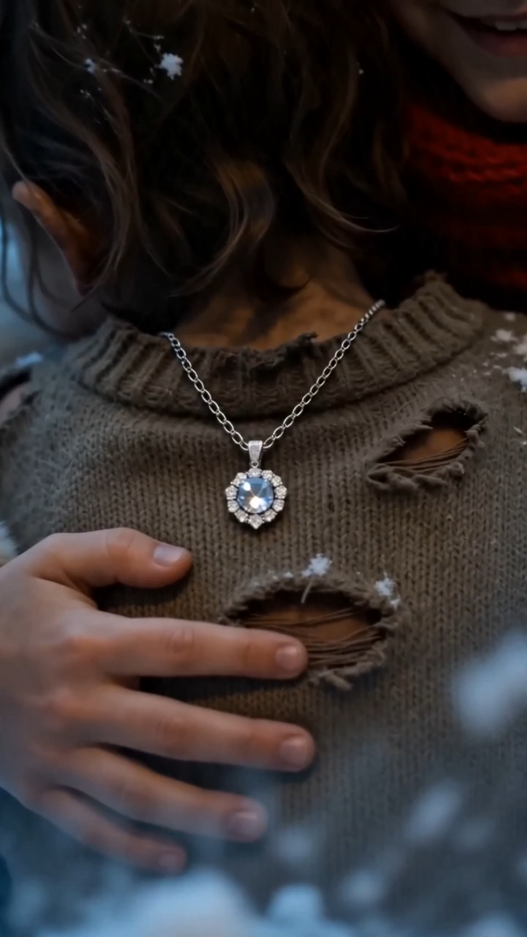 She Gave Her Burger to a Homeless Girl—Then Her Mother Saw the Necklace