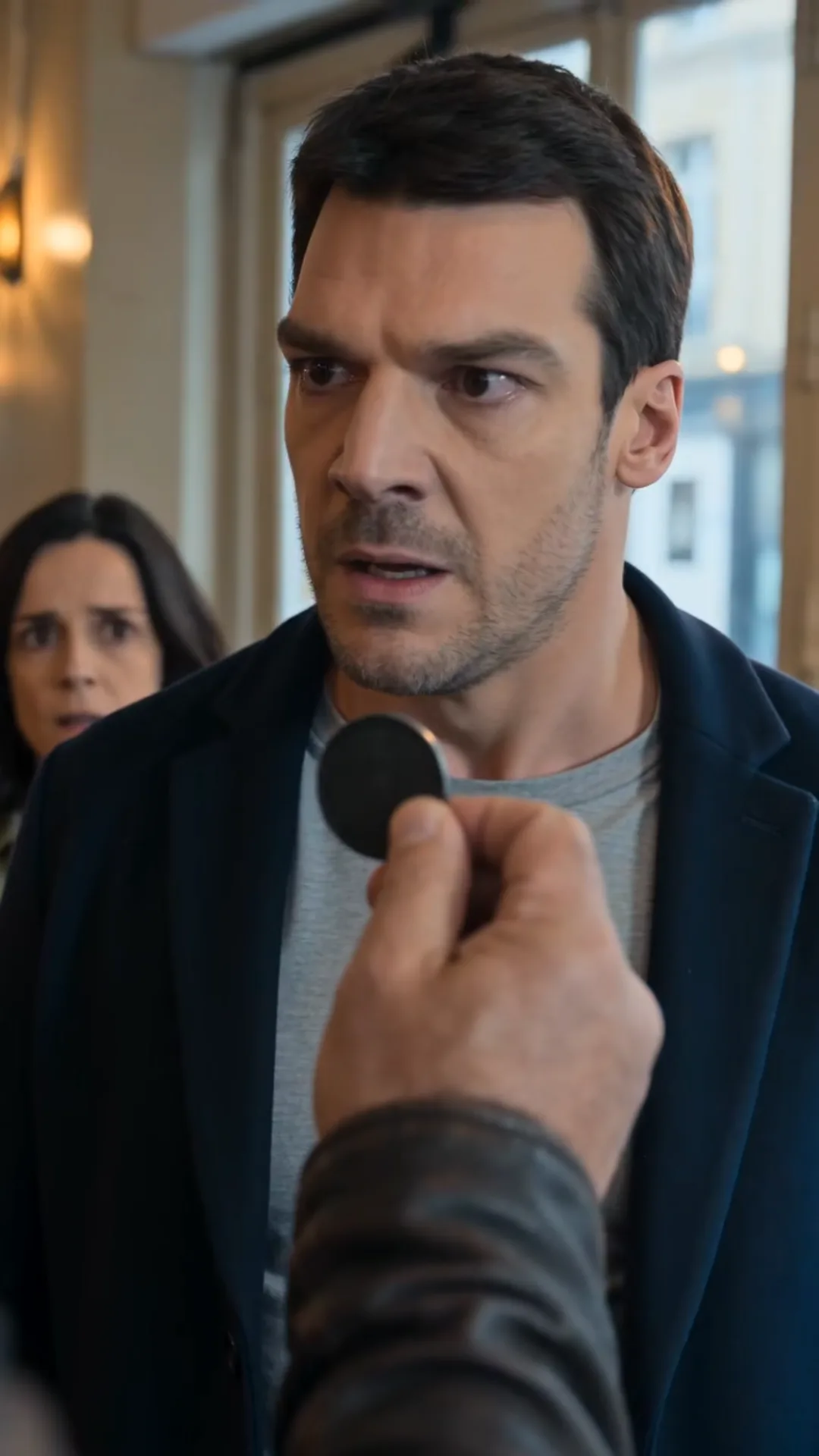 L’HOMME À LA PIÈCE NOIRE