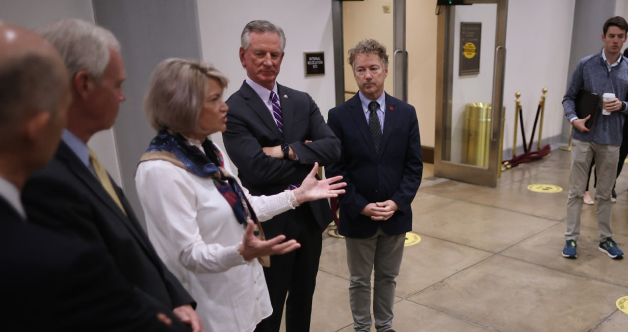 Top Republican Senator Abruptly Resigns — Leaves Town