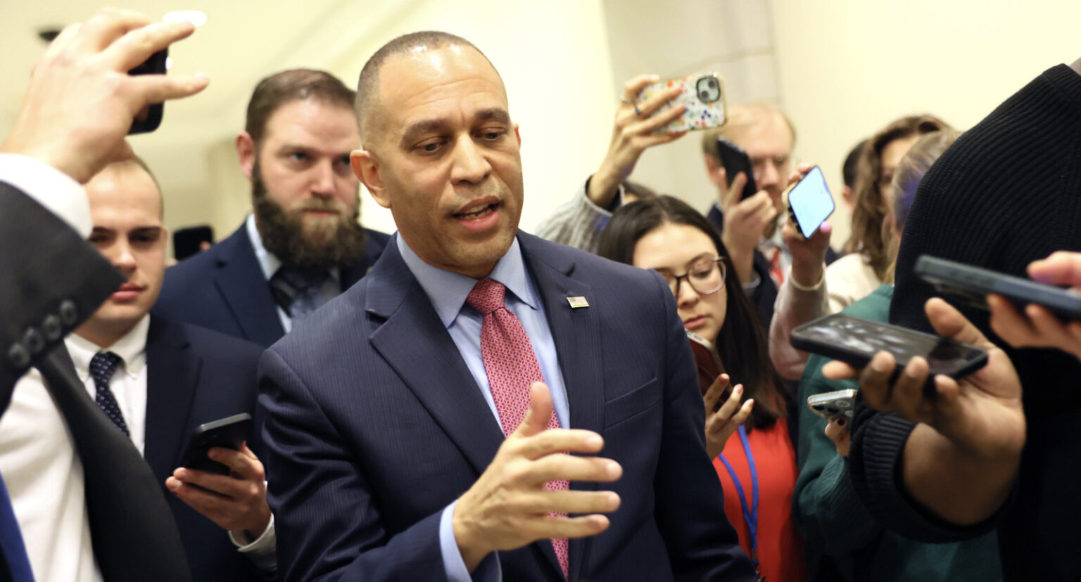 Jeffries Considers Court Packing After Virginia Redistricting Fails
