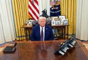 Why Is There Almost Never a Computer on Trump's Desk? One Former Employee Offered a Simple Explanation