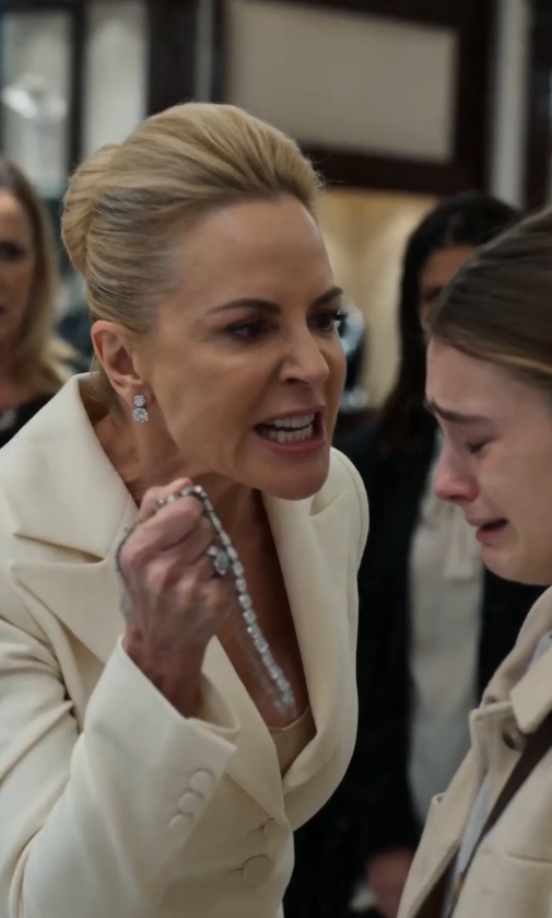 The Necklace That the Rich Woman Torn From the Neck of a Poor Woman… Until She Discovered It Was Her Own Sister