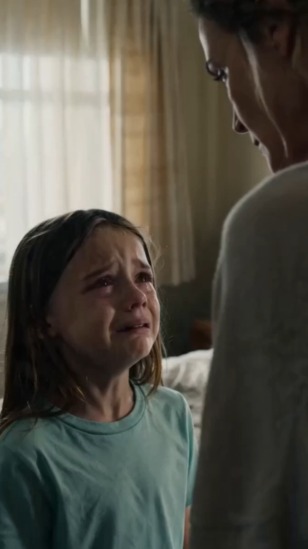 Ela Disse Para a Menina: “Você Não É Minha Filha”… Então o Marido Entrou Pela Porta