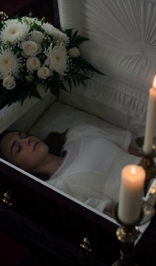 LA AMANTE SE BURLÓ FRENTE AL ATAÚD DE MI HIJA… HASTA QUE EL TESTAMENTO REVELÓ LA VERDAD QUE DESTRUYÓ SUS VIDAS