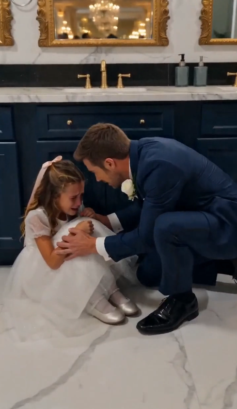 El Novio Encontró a una Niña Escondida en el Baño Antes de Su Boda… y Su Secreto Destruyó Toda la Ceremonia