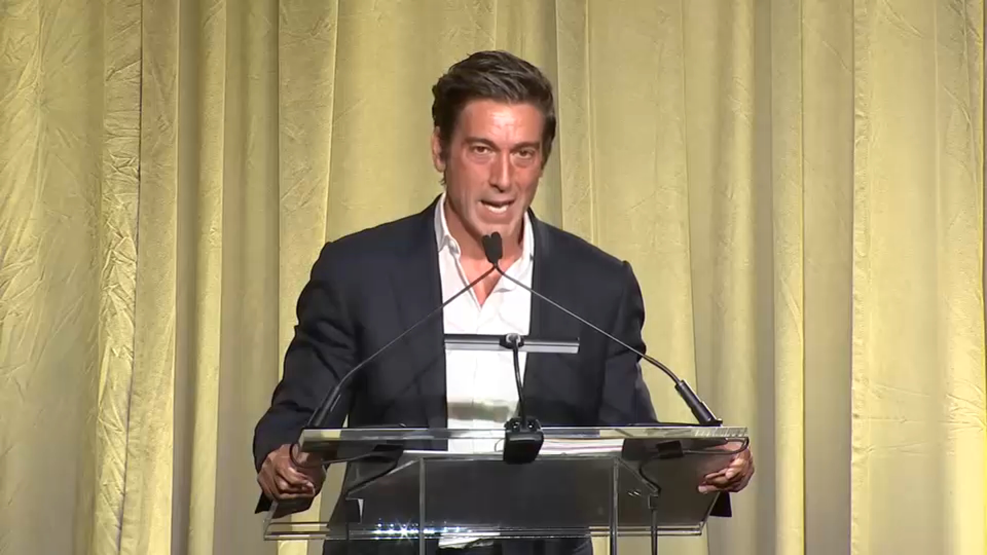 He’s spent 22 years never missing a beat, never straying from the script. But in the final 60 seconds of World News Tonight, David Muir set down his cards — and said the one sentence no one at ABC saw coming