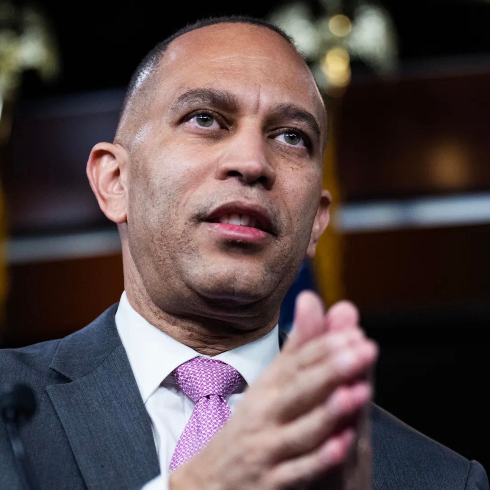 "CHAOS ON THE SET! JEFFRIES EXPLODES AT CNBC HOST AFTER SHE EXPOSED HIS BIG TRUMP LIE"