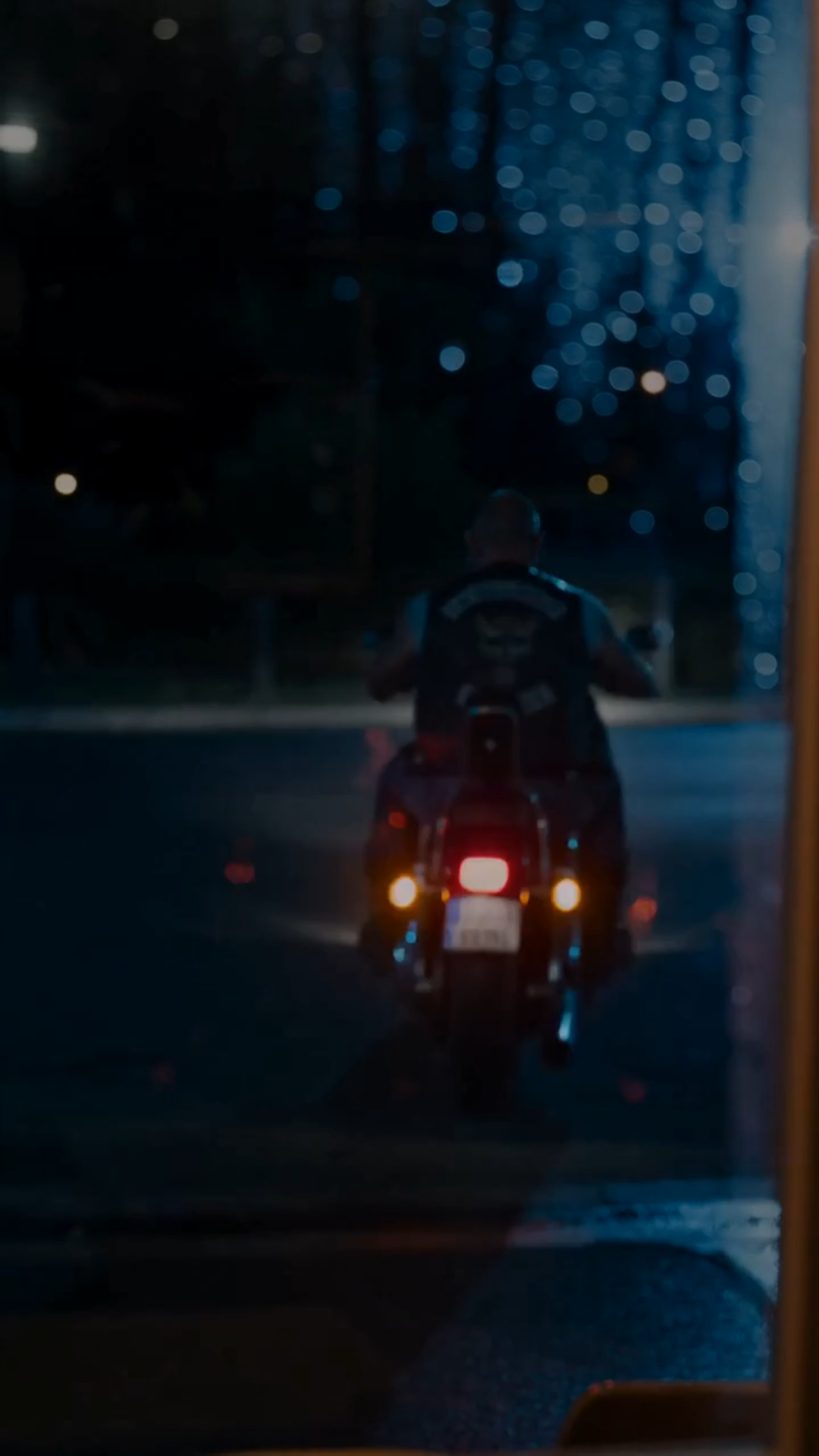L'Homme que les motards ont sous-estimé… jusqu'à ce qu'un vieux collier change leur destin