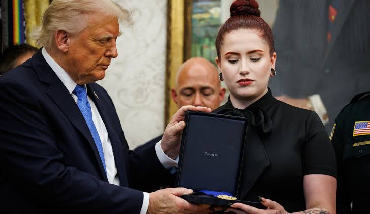 Did You Notice Alexandria Diaz’s Expression Beside Trump? The Moment Carried More Pain Than Anyone Realized