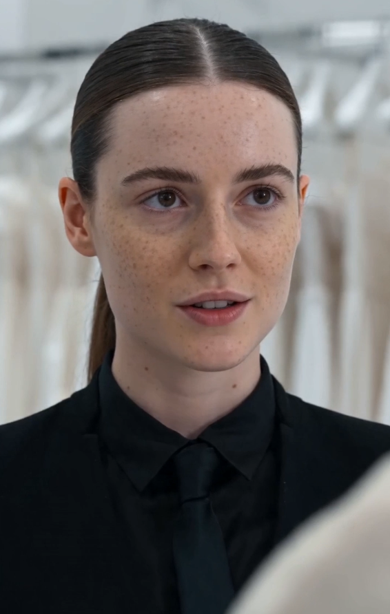 She threw coins to humiliate a clerk, but her world collapsed when she heard the clerk’s true identity