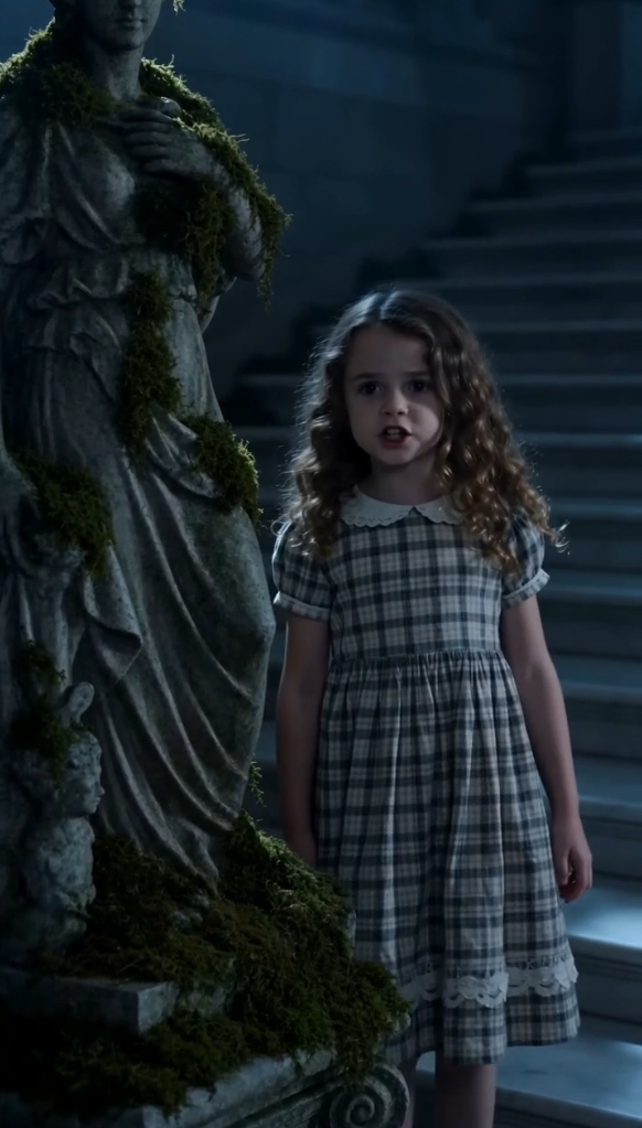 The little maid’s daughter saw what the billionaire’s fiancée did at the top of the stairs