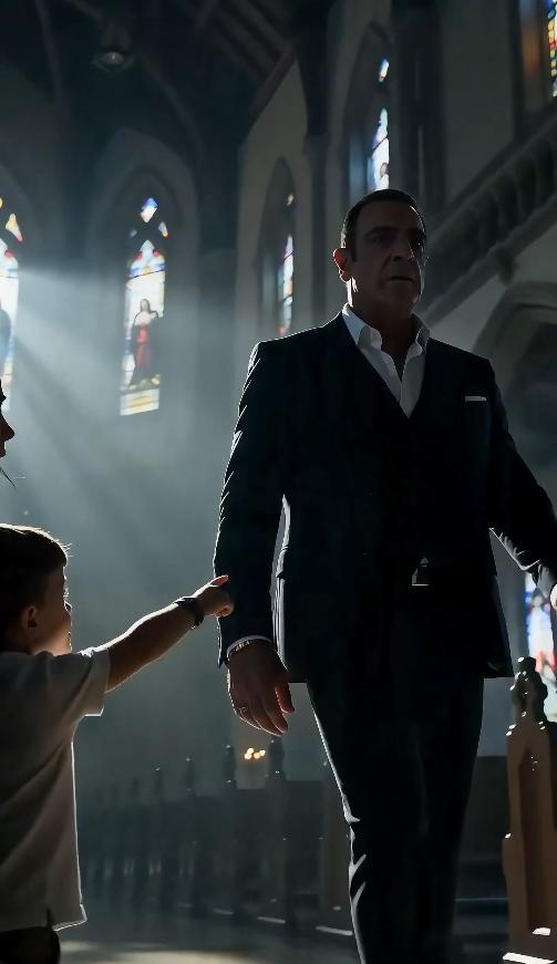 “She hid her son for four years… then the boy saw his baby bracelet on the mafia boss’s wrist.”