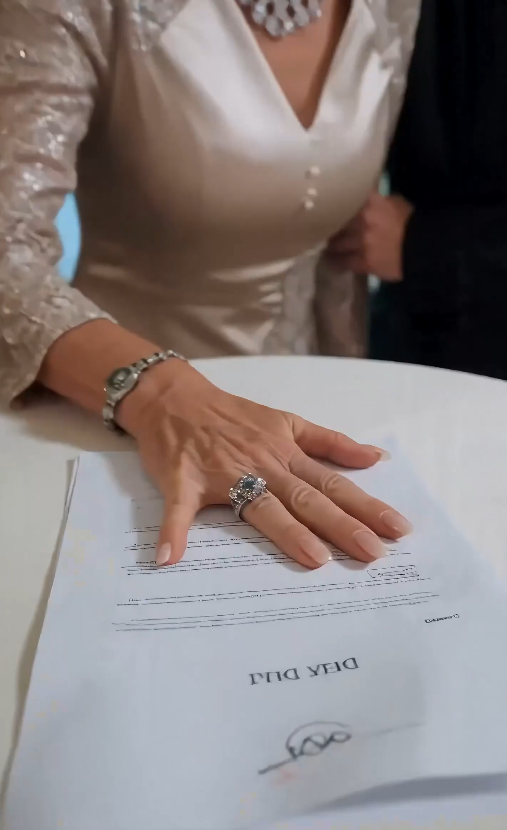 “She forced the bride’s mother to sign a debt paper… then the lawyer revealed who was bankrupt.”