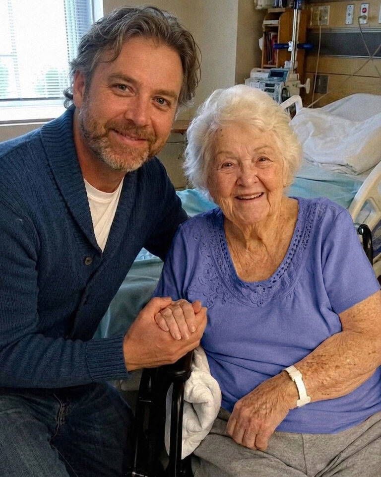 “The Nurse Handed Me a Note—Then My Husband Tried to Stop the Footage.”