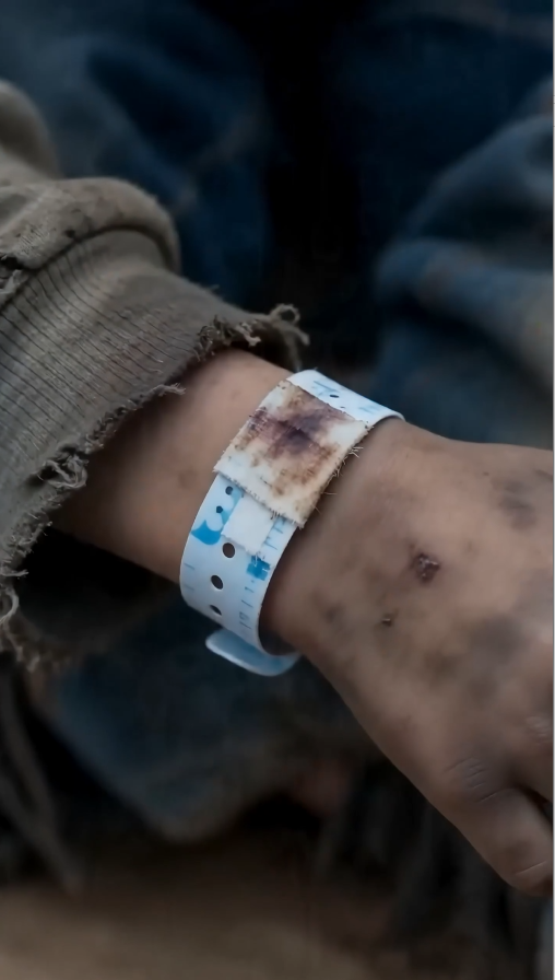 "The boy only intended to share his loaf of bread with a homeless child on the street, but the hospital bracelet on the child's wrist left the mother speechless".