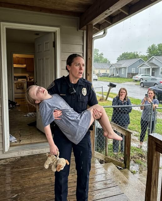 “My daddy said he would only be gone for thirty minutes…” a terrified seven-year-old told a 911 dispatcher after spending four days alone. The entire neighborhood branded her father a monster who had deserted his own daughter. Then rescuers discovered something beside a flooded roadway that changed everything people believed they knew…
