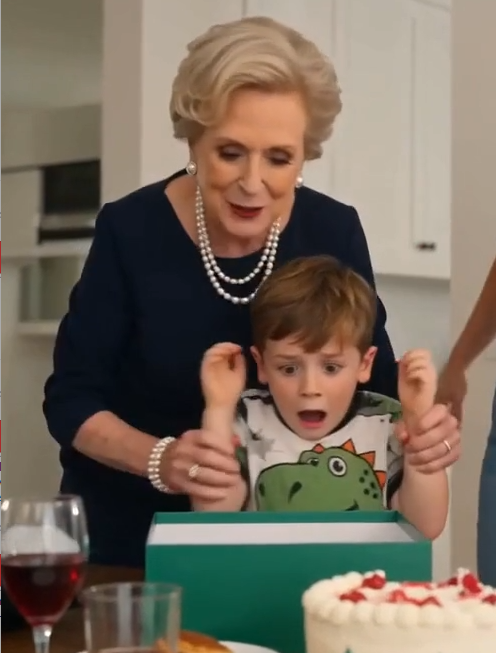 Patricia forced Ethan’s small hands onto the gift box and made him lift the lid.