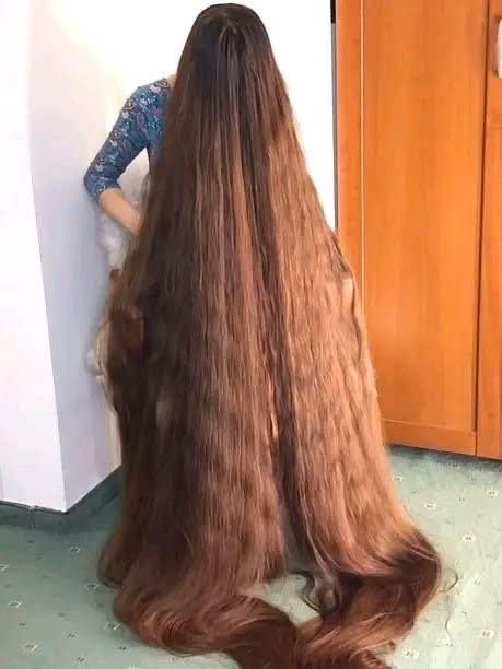 First Haircut in 25 Years Leaves Woman Looking Completely Different