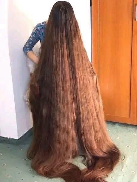 She Didn’t Cut Her Hair for 25 Years—Then She Made a Choice That Left Everyone Stunned