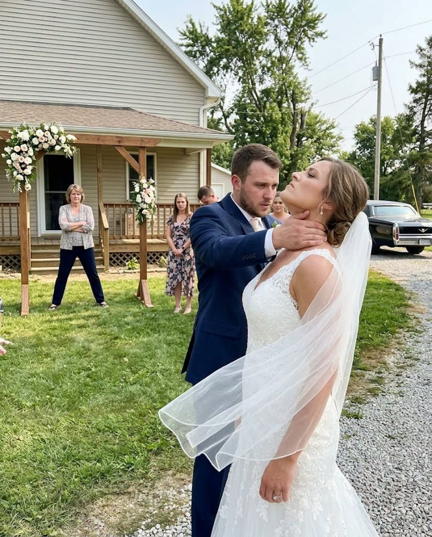 MY FIANCÉ TRIED TO FORCE ME TO CRAWL UNDER HIS MOTHER’S LEGS AT OUR WEDDING—SO I SAID ONE SENTENCE THAT DESTROYED THEIR ENTIRE PLAN