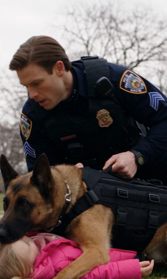 MY HERO K9 TACKLED A SCREAMING 7-YEAR-OLD IN FRONT OF A LYNCH MOB—THE CHILLING SECRET BENEATH THE LEAVES SAVED HER LIFE, BUT STARTED A DEADLY CONSPIRACY