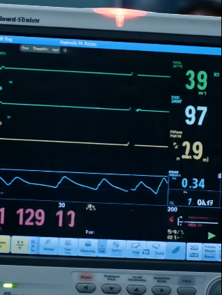 THEY TOLD THE BOY TO STOP TOUCHING THE MEDICAL EQUIPMENT… BUT SECONDS LATER, HE WAS THE ONLY REASON SHE SURVIVED