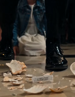 THE MATRIARCH SHATTERED A CHILD'S SEASHELL... THEN 1 SECRET LACE DESTROYED THE FAMILY