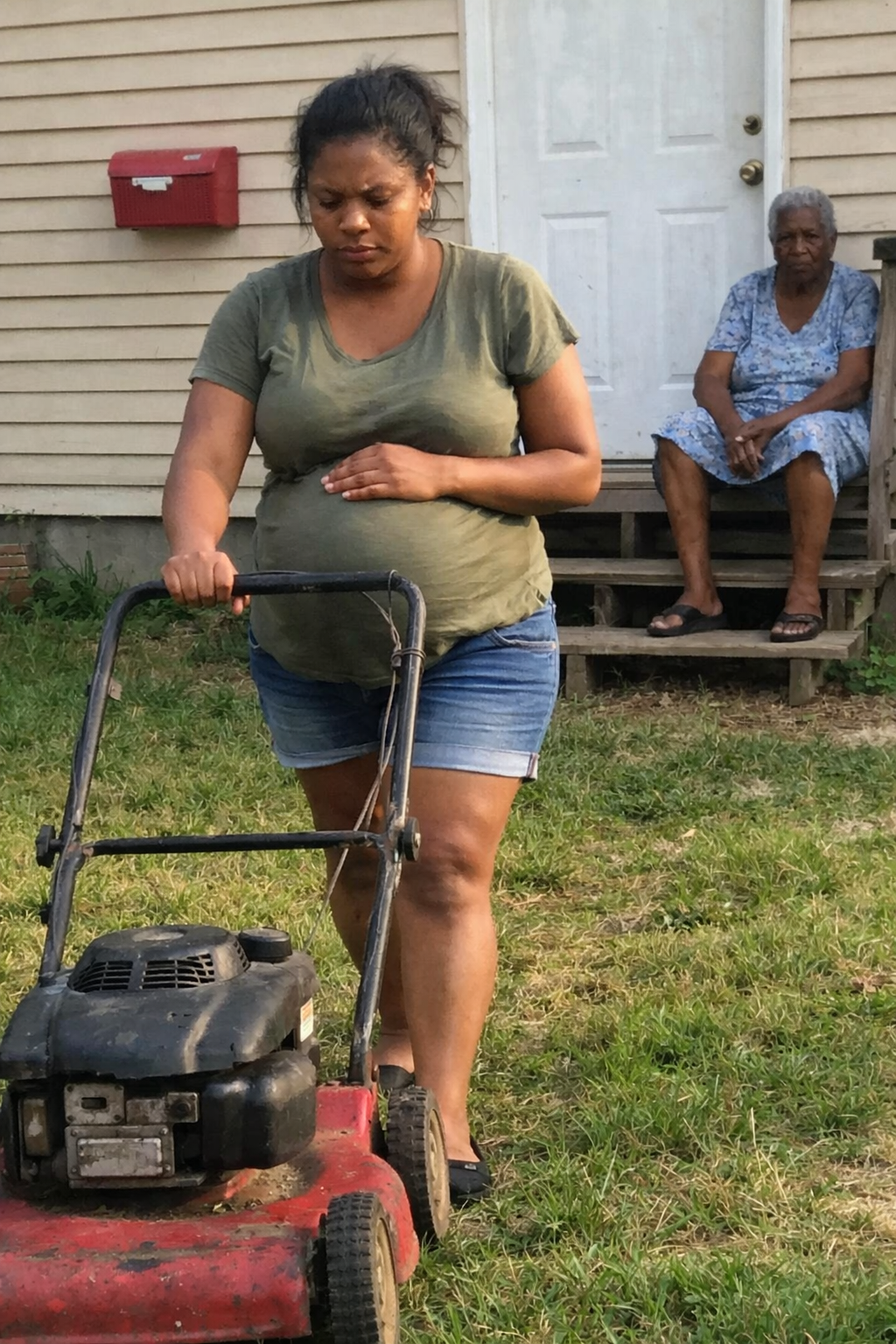 I Helped My 82-Year-Old Neighbor With Her Yard. The Next Morning, the Sheriff Was at My Door With a Request I Didn’t See Coming - Easy Recipes