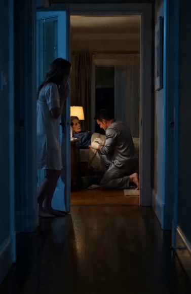 Cada Noche Mi Esposo Entraba en la Habitación de su Madre… Hasta que Descubrí la Verdad que Destruyó Mi Vida