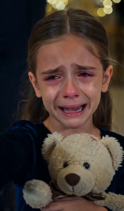 LA NIÑA MILLONARIA QUE SEÑALÓ A UNA EMPLEADA EN MEDIO DEL BAILE… Y EXPUSO LA VERDAD QUE NADIE QUERÍA ESCUCHAR