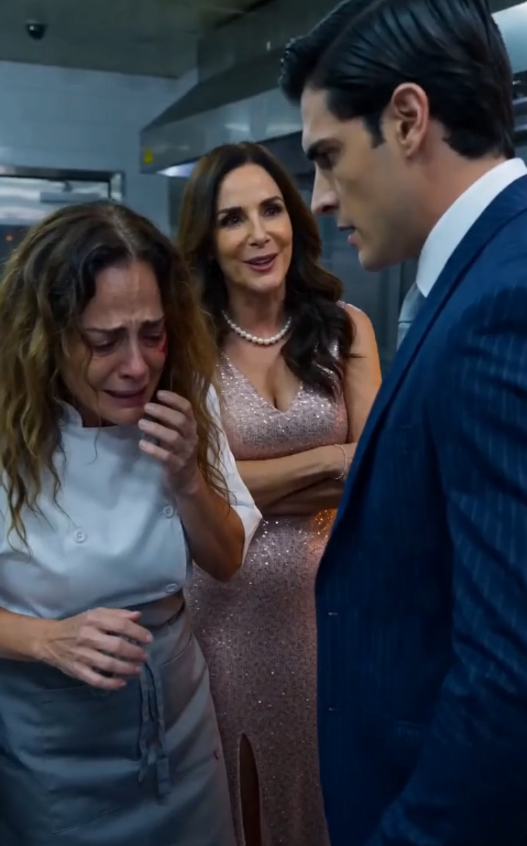ELLA ABOFETEÓ A LA CHEF FRENTE A TODA LA COCINA… HASTA QUE UNA CONFESIÓN DESTROZÓ AL CEO
