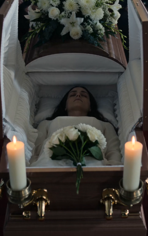Mi Hija Embarazada Estaba en un Ataúd… y Su Esposo Llegó Riéndose