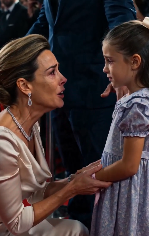 La Actriz Que Echó A Una Niña Sin Hogar De Su Alfombra Roja… Hasta Que La Pequeña Levantó La Muñeca Y Todo El Mundo Guardó Silencio