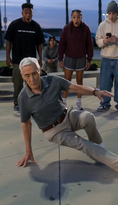EL ANCIANO AL QUE TODOS TOMARON POR UNA BROMA EN UN CÍRCULO DE BREAKDANCE… HASTA QUE PUSO UNA MANO EN EL SUELO Y TODA LA PLAZA ENLOQUECIÓ