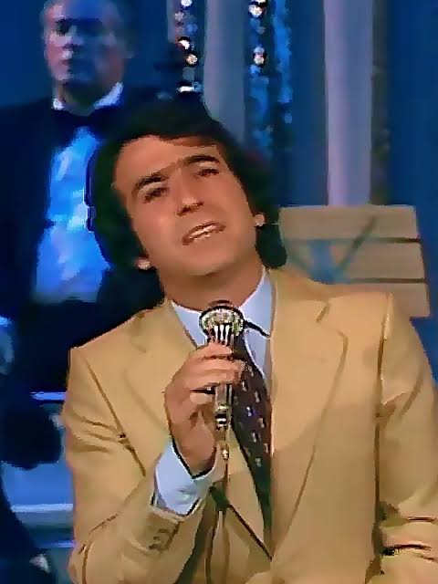 "Me llamas" (1979): El retrato íntimo de José Luis Perales sobre el amor furtivo y la soledad