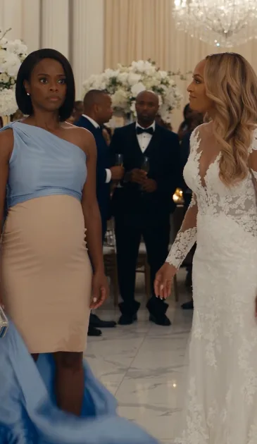 MI CUÑADA ROMPIÓ MI VESTIDO DE EMBARAZADA Y ME ACUSÓ DE ROBAR SU ANILLO… HASTA QUE LLAMÉ A MI PADRE Y LAS PUERTAS DE LA BODA SE CERRARON