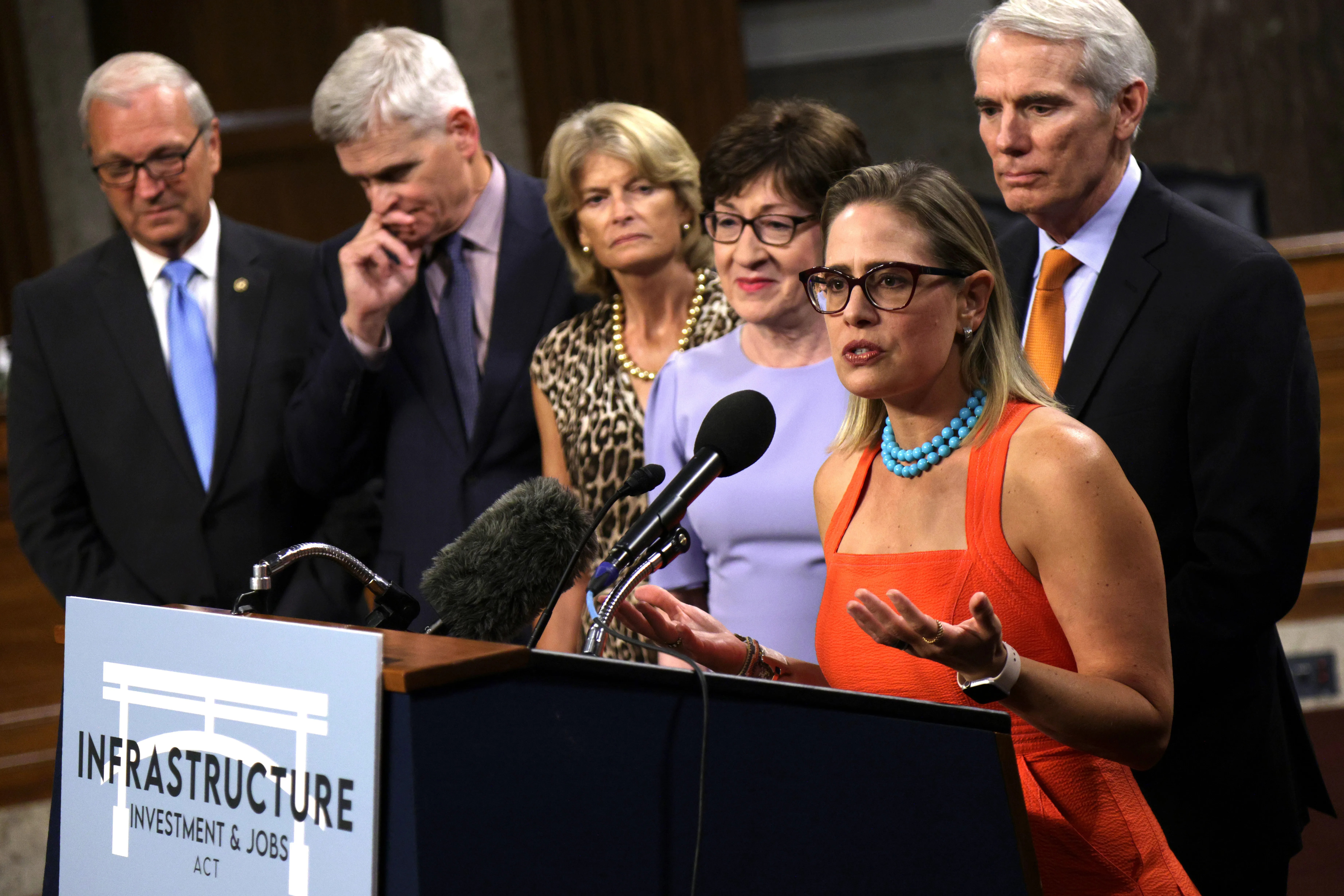 SHE’S THE MISTRESS – DEMOCRAT SENATOR BUSTED AFTER PHOTOS GO VIRAL