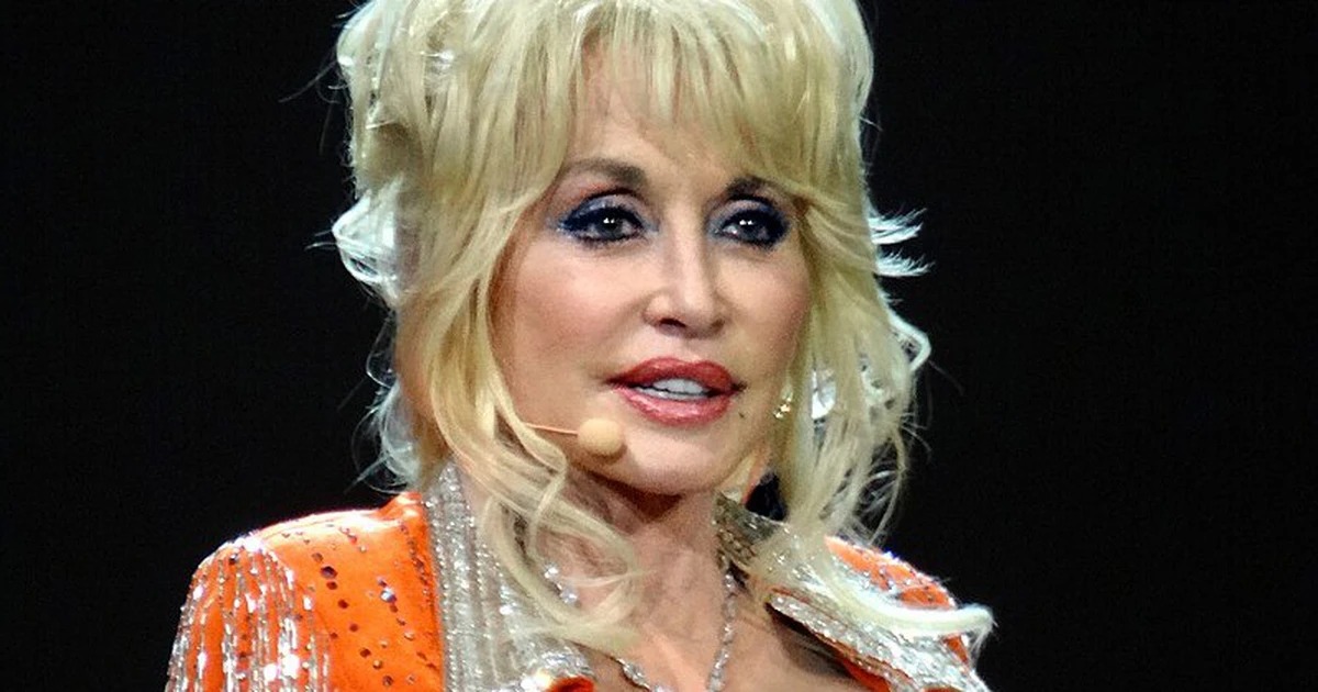 🔥 DOLLY PARTON’S LEGACY TAKES CENTER STAGE — DOES SHE DESERVE TO BE CALLED A TRUE AMERICAN HERO?