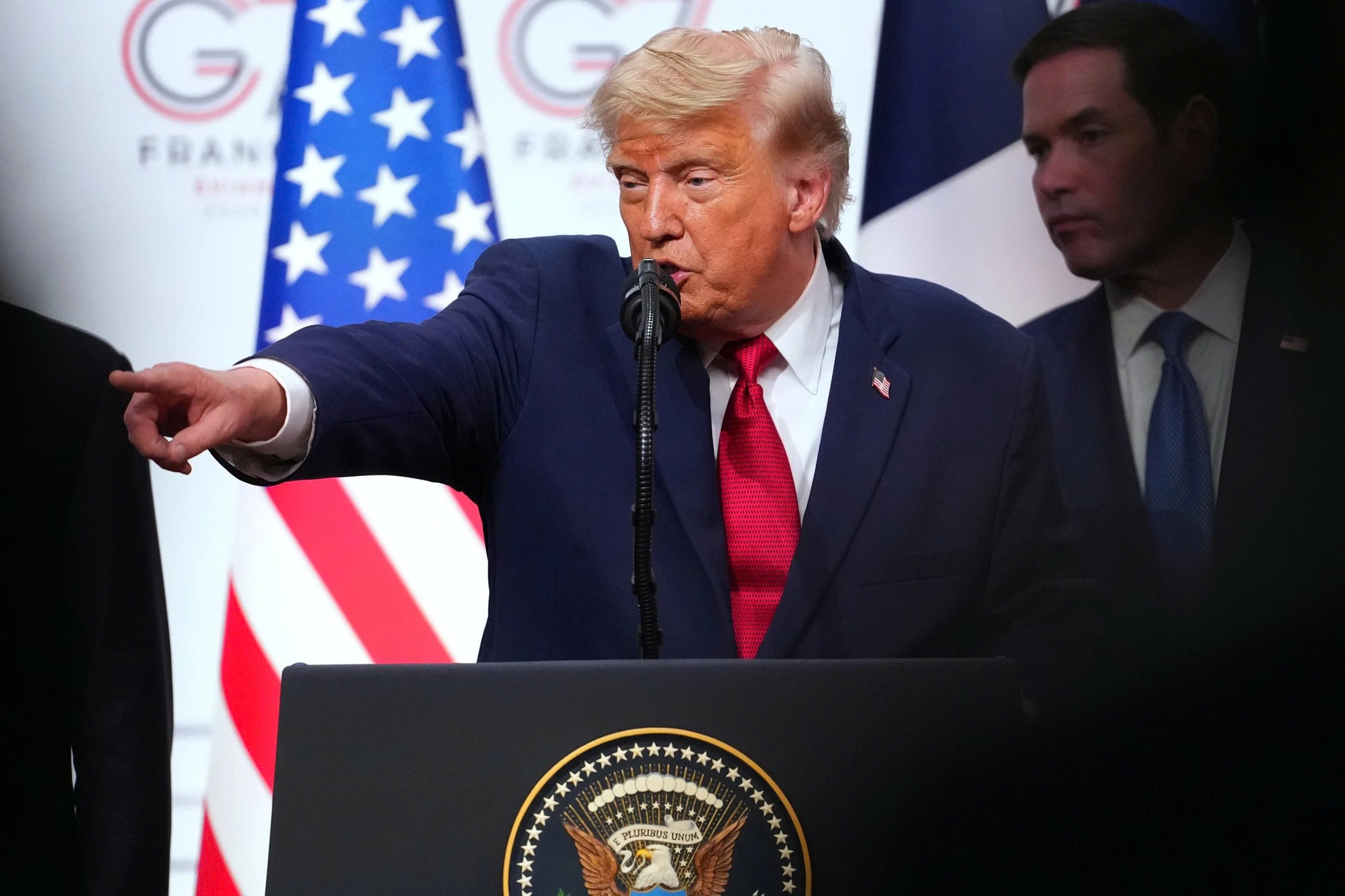 Constitutional Clash! Trump Demands Impeachment of Obama-Appointed Judge Over Blocked Mass Deportations!
