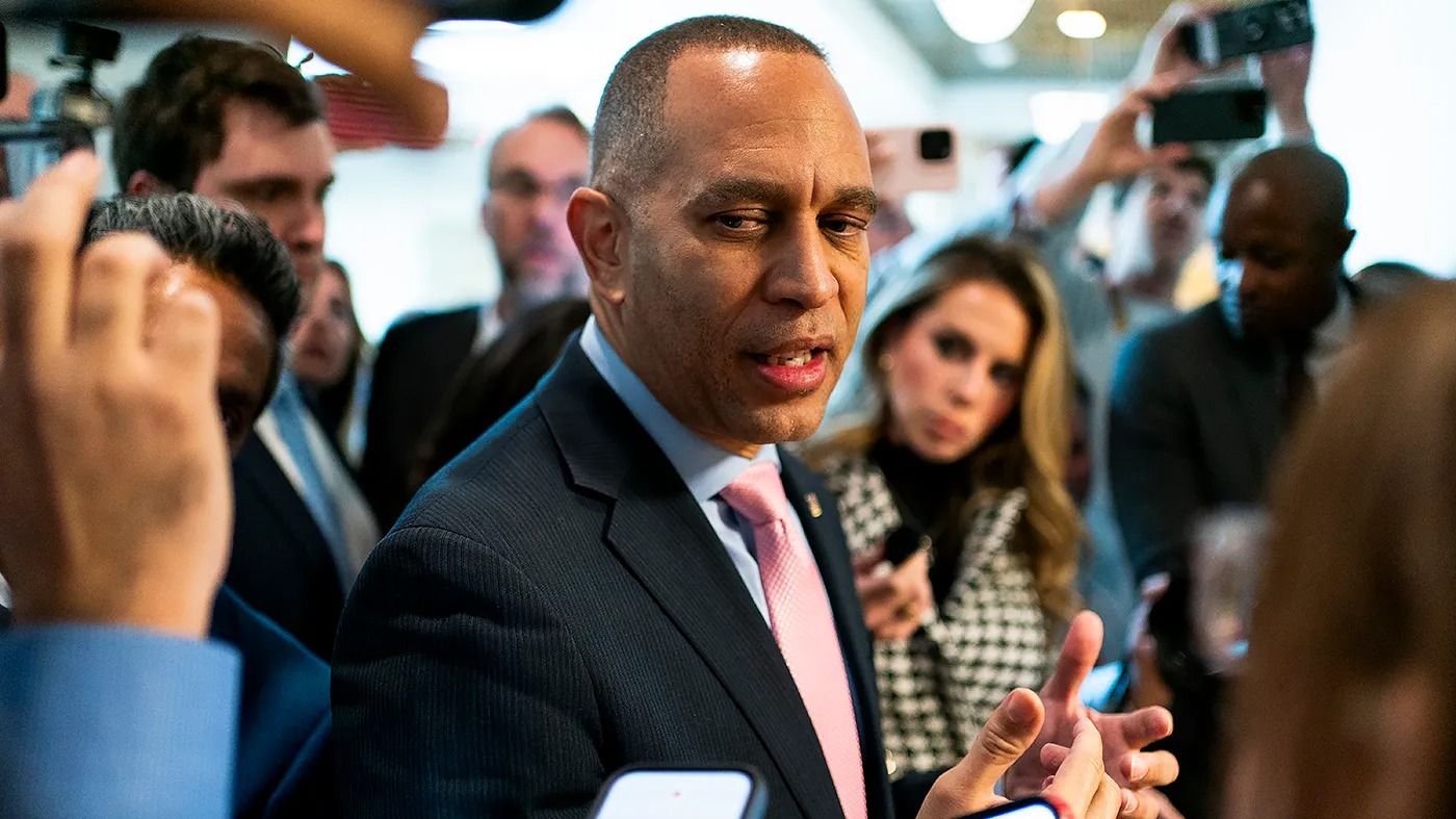 HAKEEM JEFFRIES IS OUT – DEMOCRAT LEADER GETS CAREER-ENDING NEWS