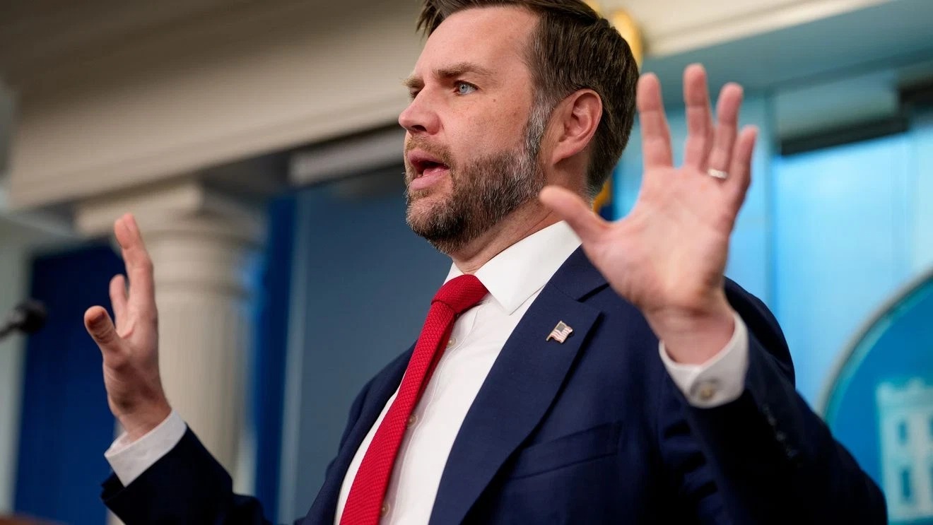 VANCE LEAVES MEETING WITH TRUMP – DROPS EMERGENCY NEWS