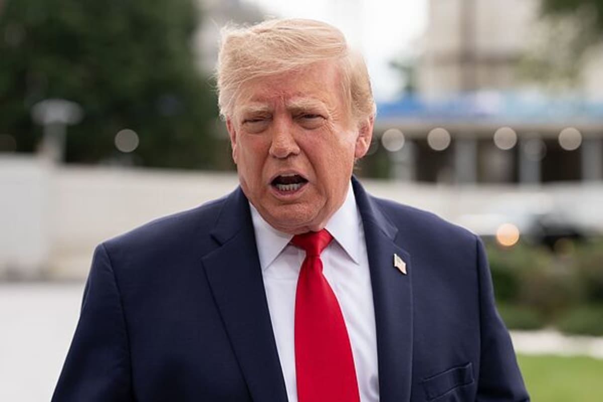 Donald Trump shocks audience as he makes bombshell statement - 'I've done a s***** job' - AOL