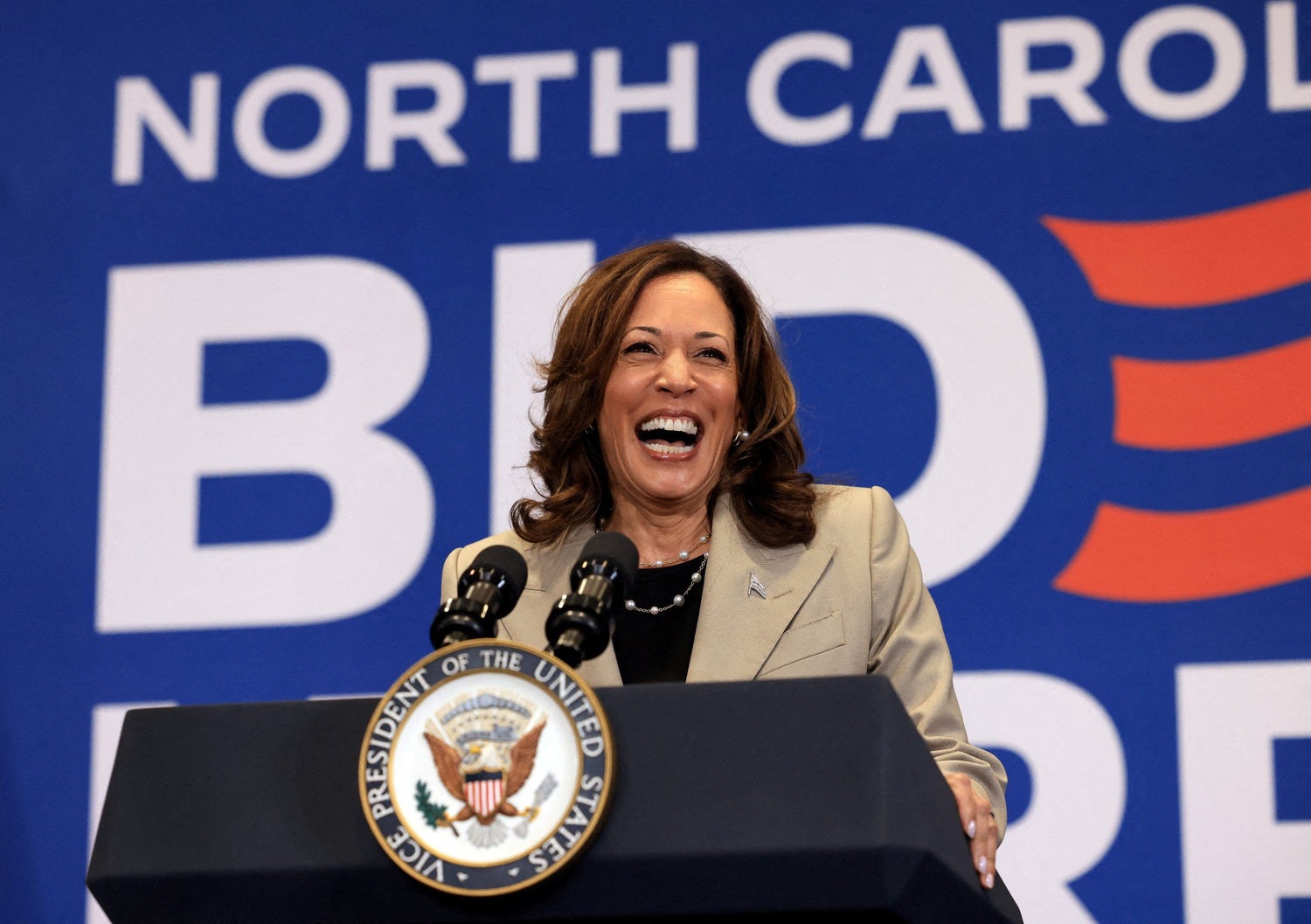 🔥 WHAT IF KAMALA HARRIS HAD WON? — A FIERY NEW DEBATE IS ERUPTING OVER HOW DIFFERENT AMERICA MIGHT LOOK TODAY… |