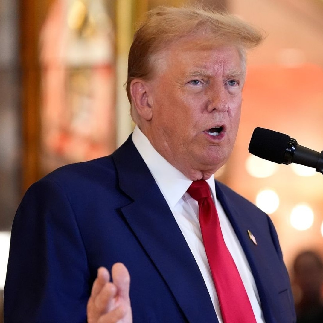 Trump Stops Rally — Runs Off-Stage for Heartbreaking Reason 1