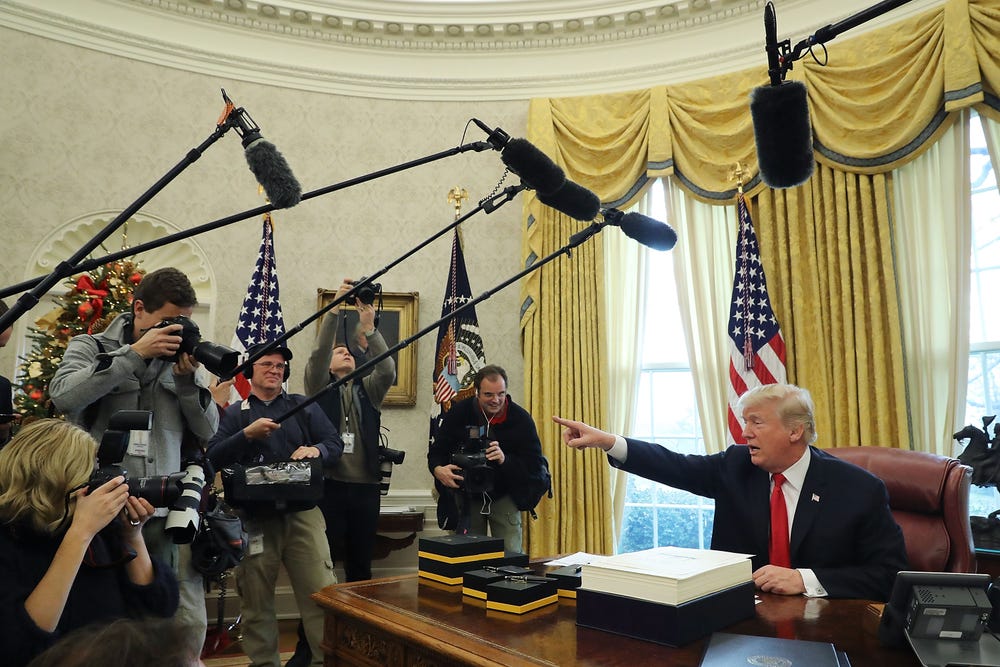 "🔥 WHITE HOUSE EARTHQUAKE! — TRUMP'S EXPLOSIVE OVAL OFFICE REMARKS SPARK AN INSANE POLITICAL FIRESTORM!"