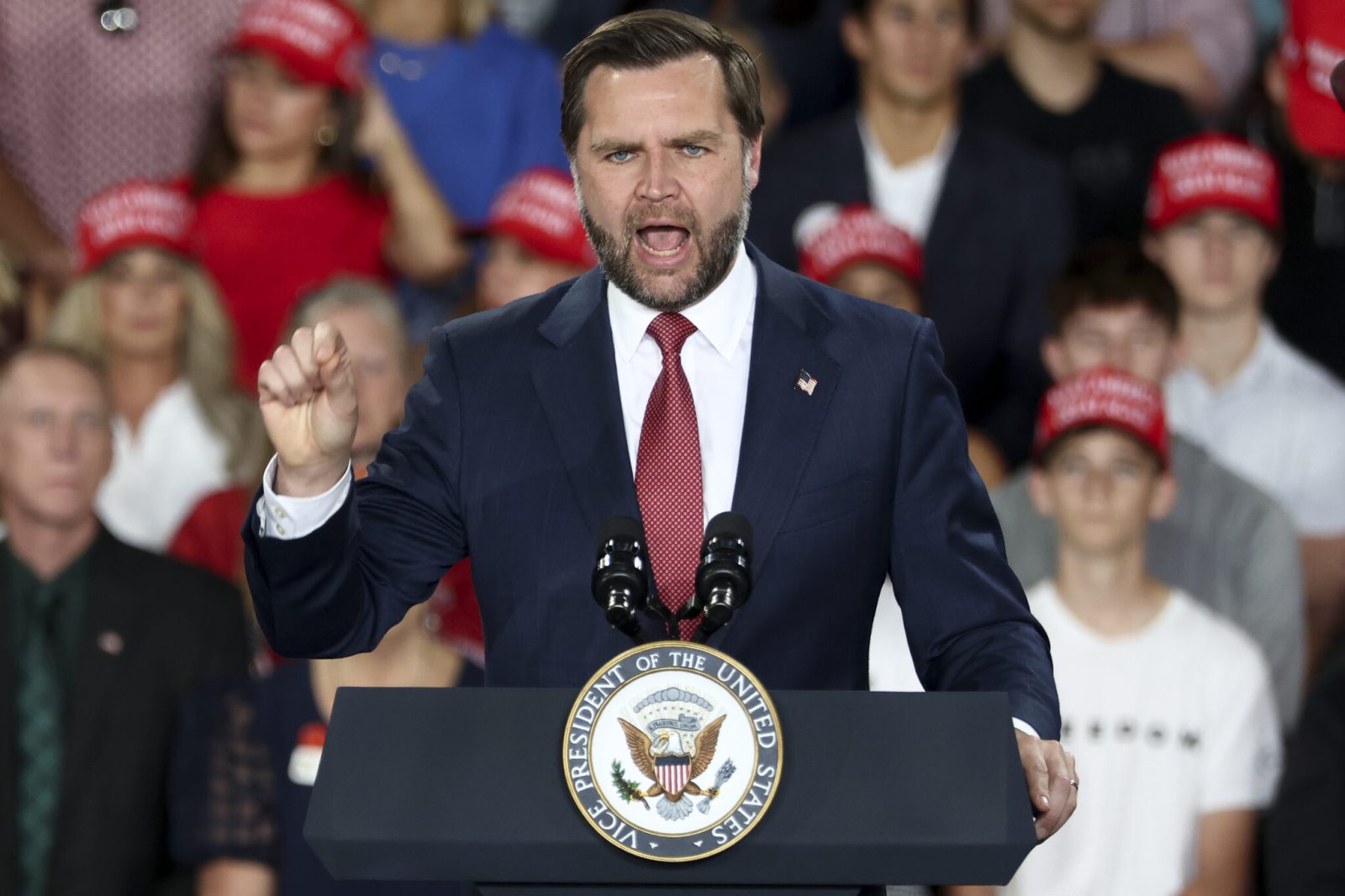 "🚨 2028 SHOCKER! — VP VANCE CALLS OUT A LEADING DEMOCRAT AND SAYS 'DOESN'T BELONG IN AMERICA'!"