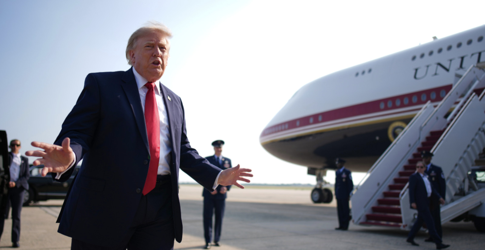 "🔥 AVIATION SHOCKER! — TRUMP'S DIRECT ORDER SPARKS A WILD AIR FORCE ONE SCENE!"